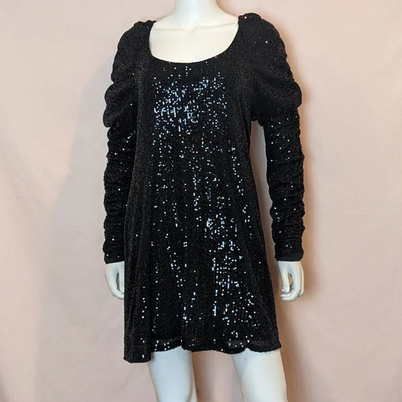 Chelsea & Violet | Dresses | Chelsea Violet Black Sequin Long Sleeve  Backless Mini Dress